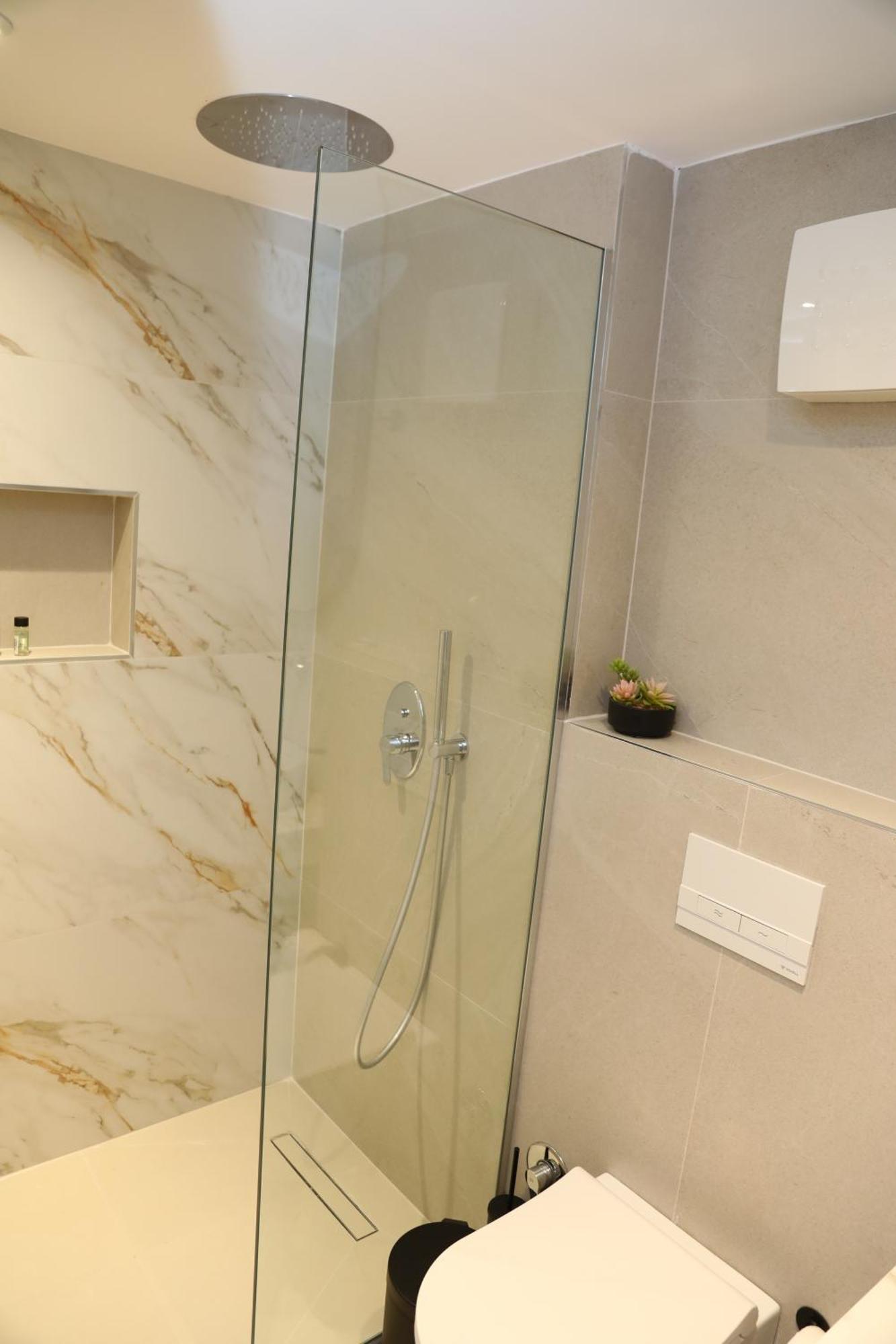 Z Art Hotel Krujë Екстериор снимка