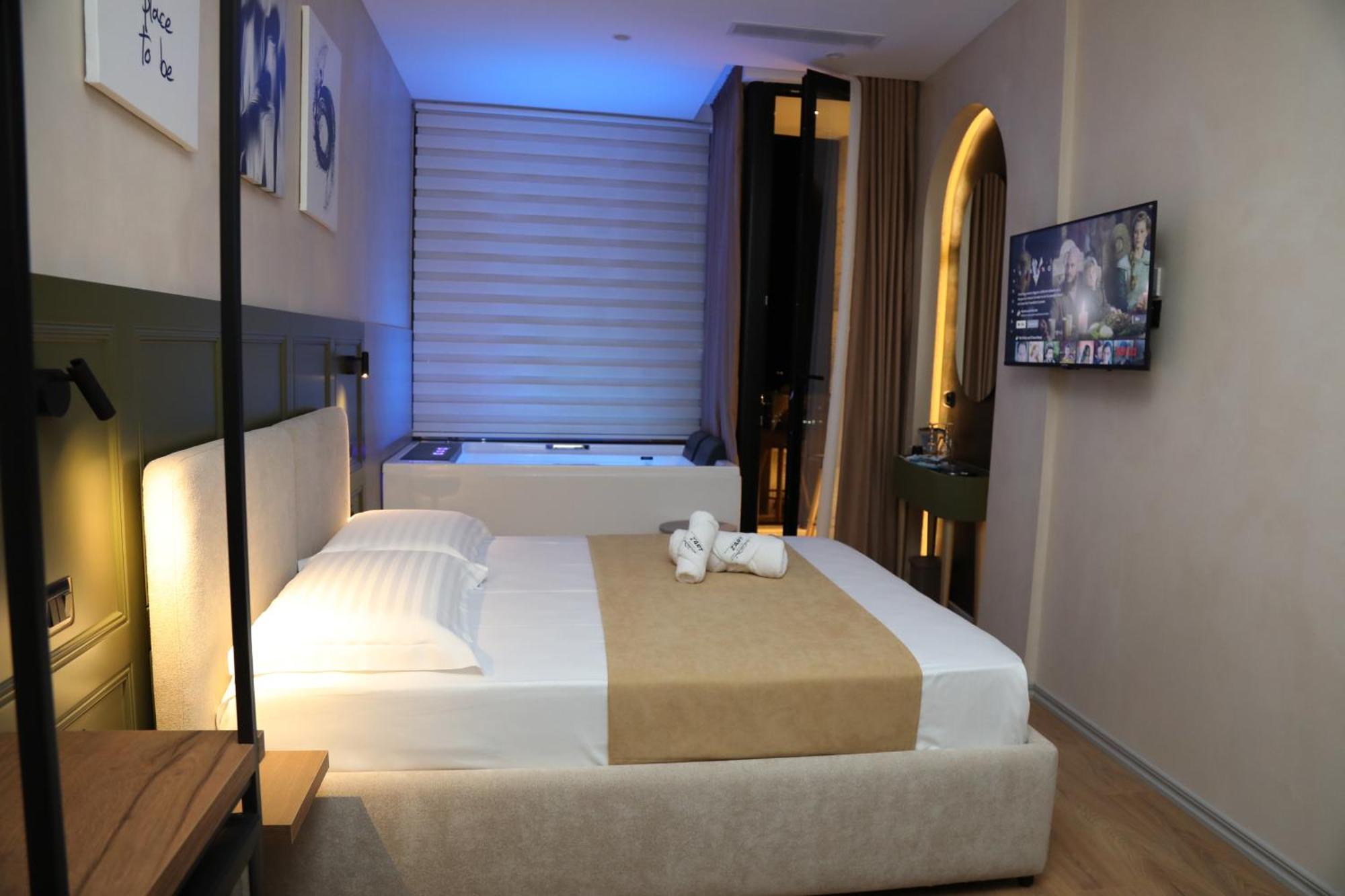 Z Art Hotel Krujë Екстериор снимка
