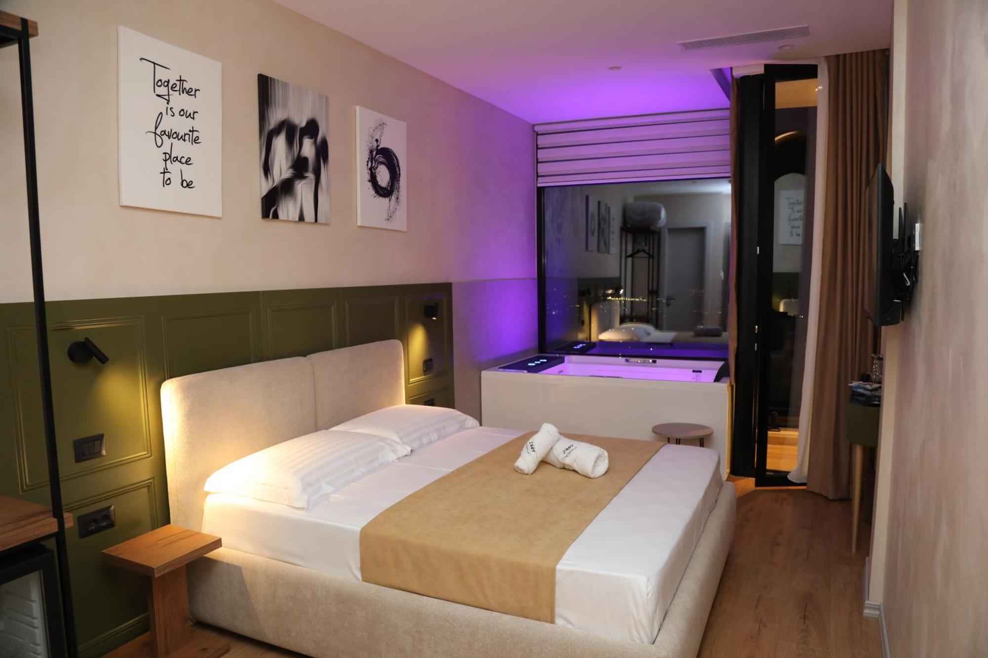 Z Art Hotel Krujë Екстериор снимка