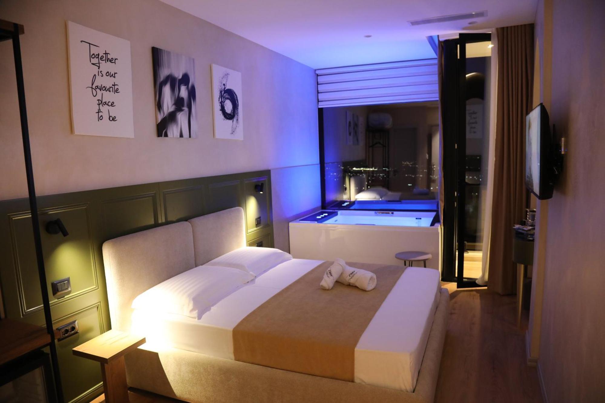 Z Art Hotel Krujë Екстериор снимка