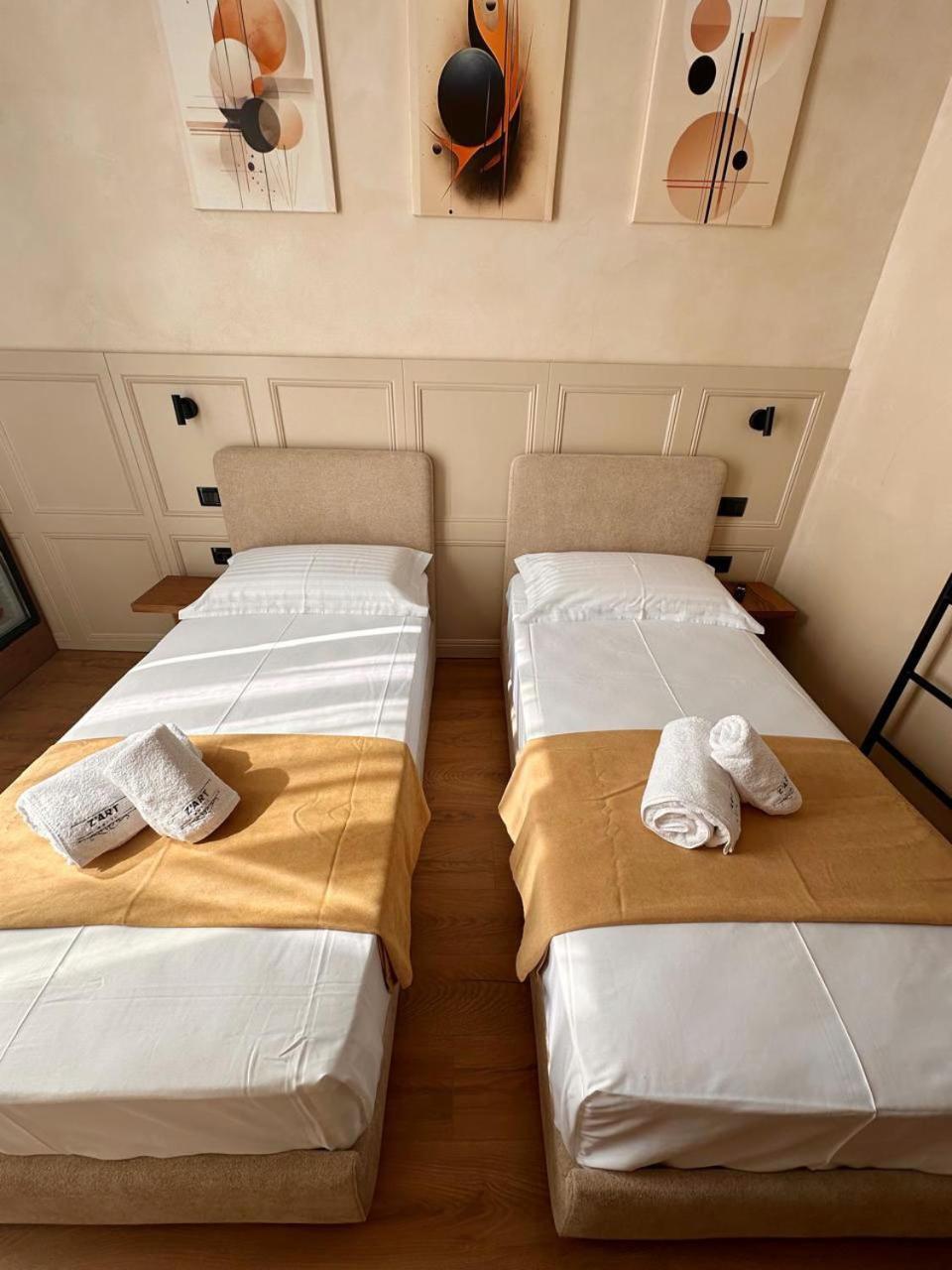 Z Art Hotel Krujë Екстериор снимка